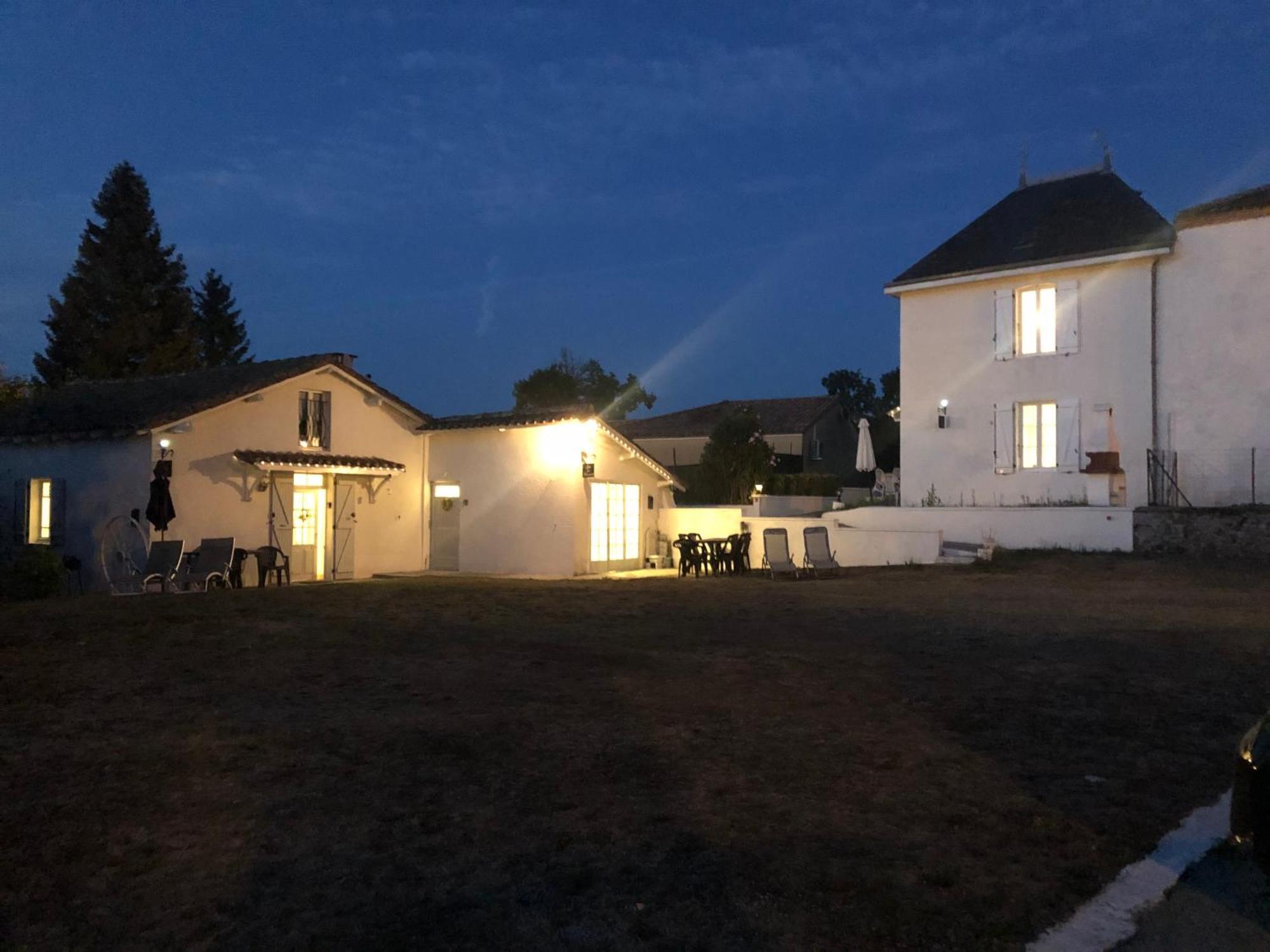 Gite Des Tournesols Oradour-Fanais Exterior foto